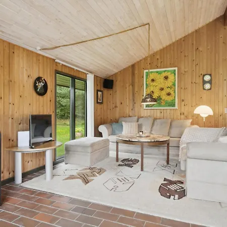 Three-bedroom In Сasa de vacaciones Jerup