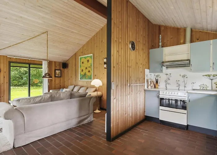 Three-bedroom In Feriehus Jerup