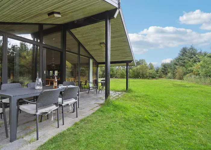 Three-bedroom In Hébergement de vacances Jerup
